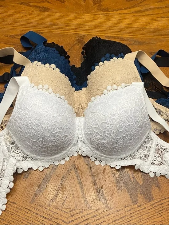 Lace Push-Up Bra Set in White, Cream, Navy, and Black - Picture 1 of 9